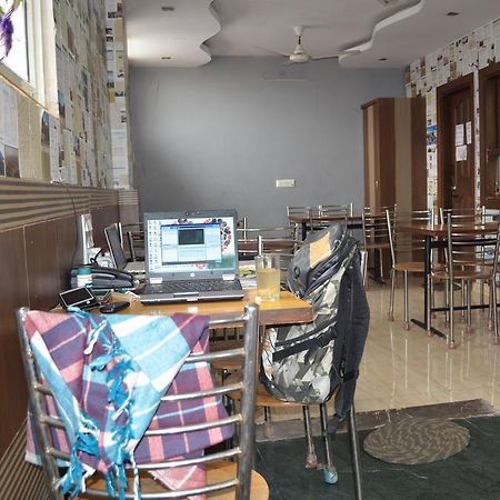 Hotel S B Inn New Delhi Bagian luar foto