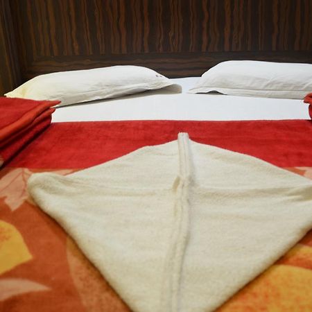 Hotel S B Inn New Delhi Bagian luar foto