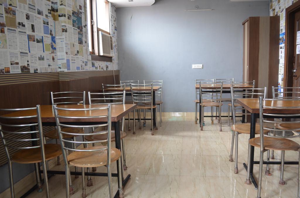Hotel S B Inn New Delhi Bagian luar foto