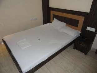 Hotel S B Inn New Delhi Bagian luar foto