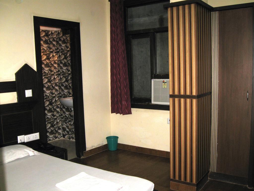 Hotel S B Inn New Delhi Ruang foto